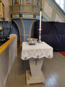 Tarvasjoen kirkon kastepöytä