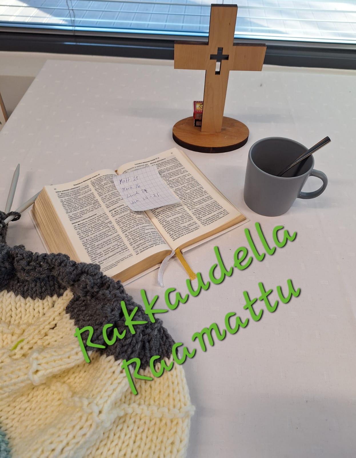 Raamattu ja kynttilä