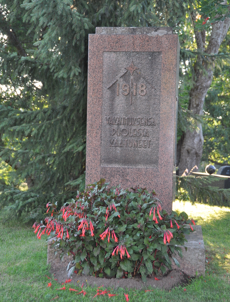 Avaa kuva isommaksi Liedon kirkon hautausmaa_2013 (48)_L.
