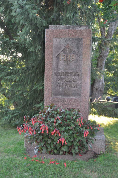 Avaa kuva isommaksi Liedon kirkon hautausmaa_2013 (48)_M.
