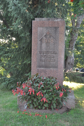 Avaa kuva isommaksi Liedon kirkon hautausmaa_2013 (48)_S.