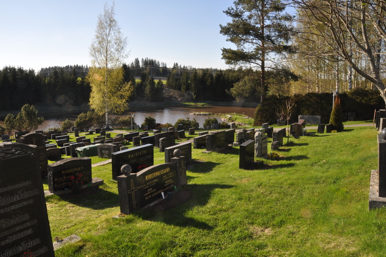Avaa kuva isommaksi kirkon hautausmaa (7)_M.