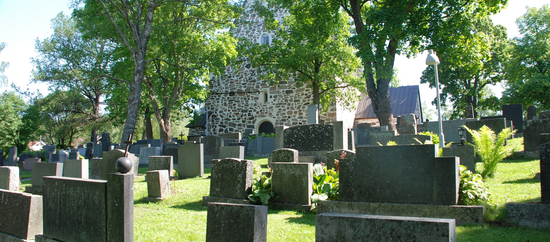 kirkon hautausmaa_XL.jpg